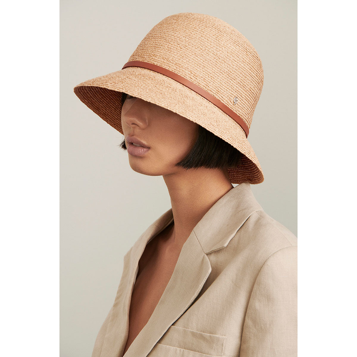 Besa 6 Cloche - Image 4