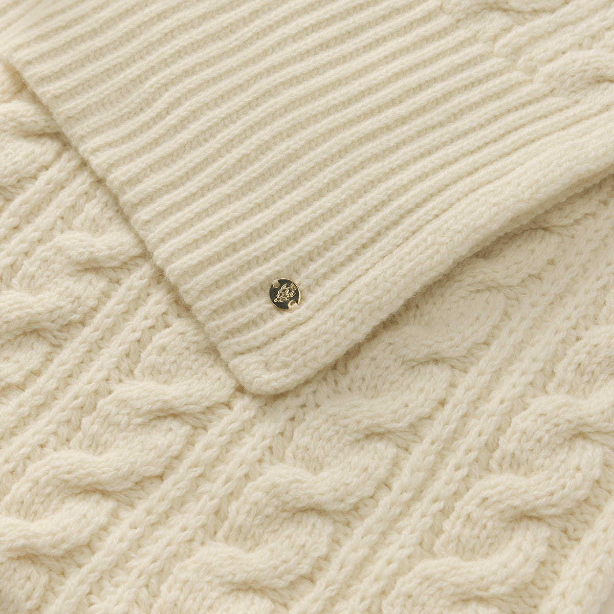 Faye Wool Cable Scarf - Image 2