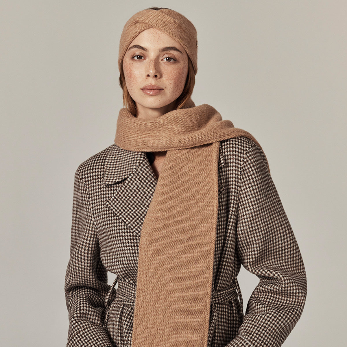 Agnes Cashmere Scarf - Image 4